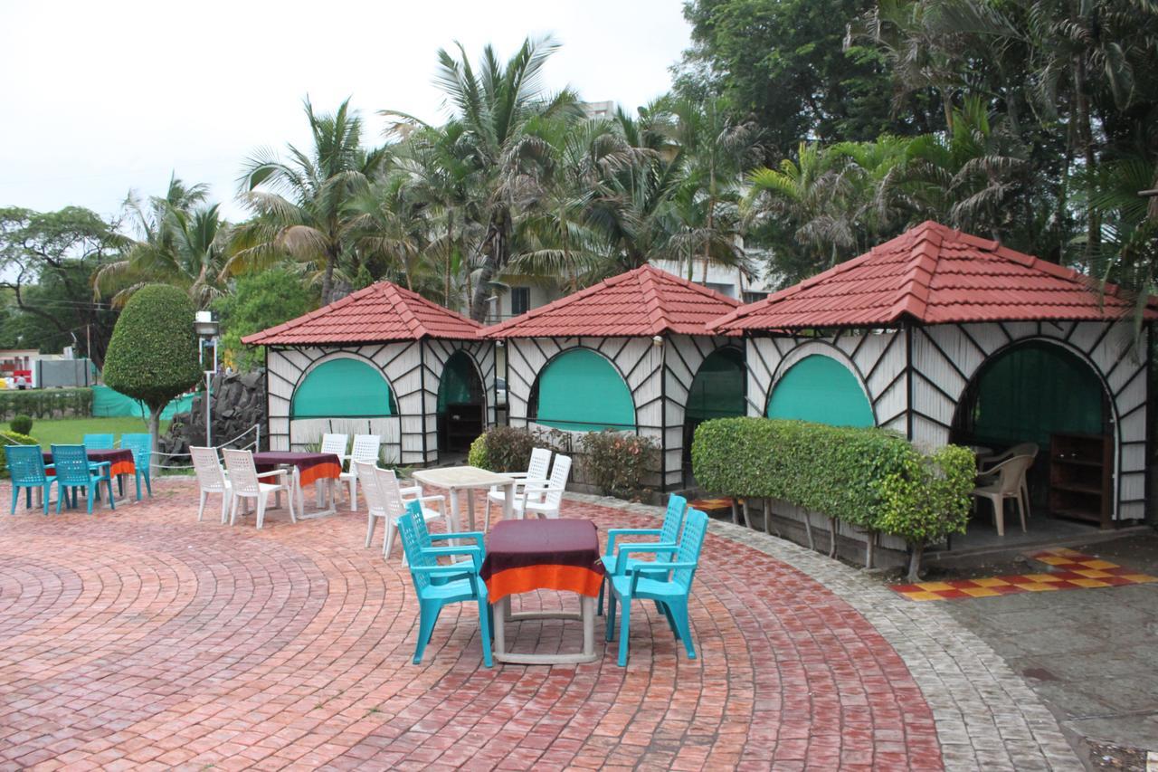 Hotel Jeet Paradise Phaltan Exterior foto